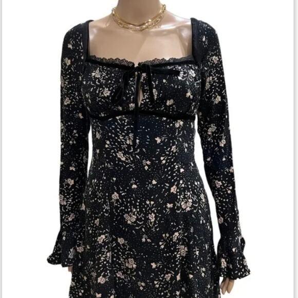 Free People Black and‎ Tan Floral Tess Mini Dress Bell Sleeves Size Large $128 - Picture 3 of 11